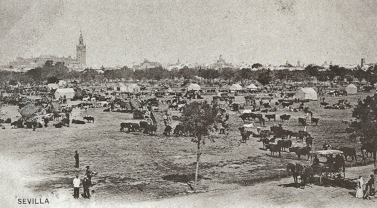 Fotografía del prado de San Sebastián lleno de animales durante la feria de abril de Sevilla